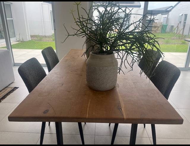 2 BEDROOM HOUSE FOR SALE IN SHEFFIELD BEACH